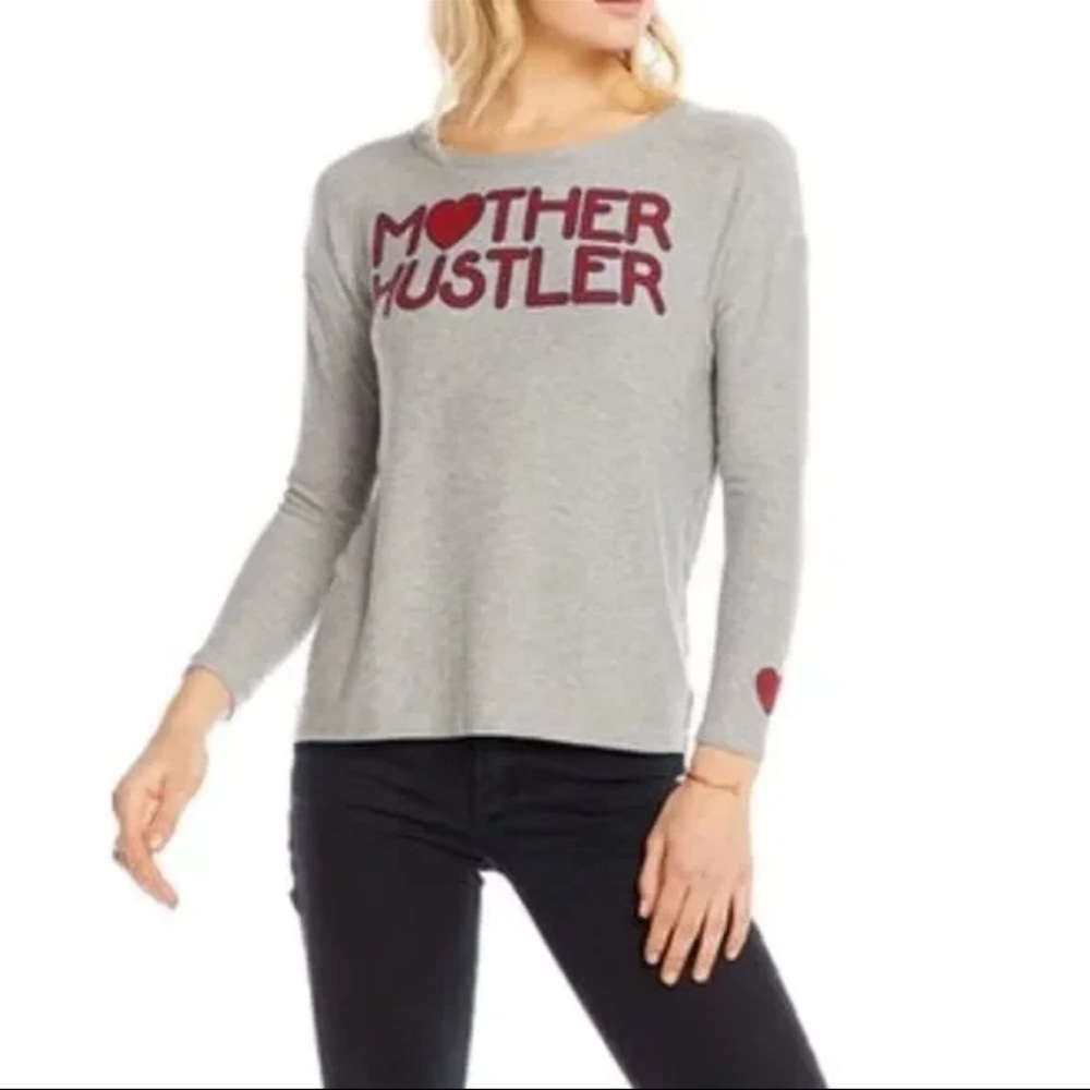 NWT Chaser Gray Long Sleeve Graphic Top “MOTHER HUSTLER” heart on sleeve Large